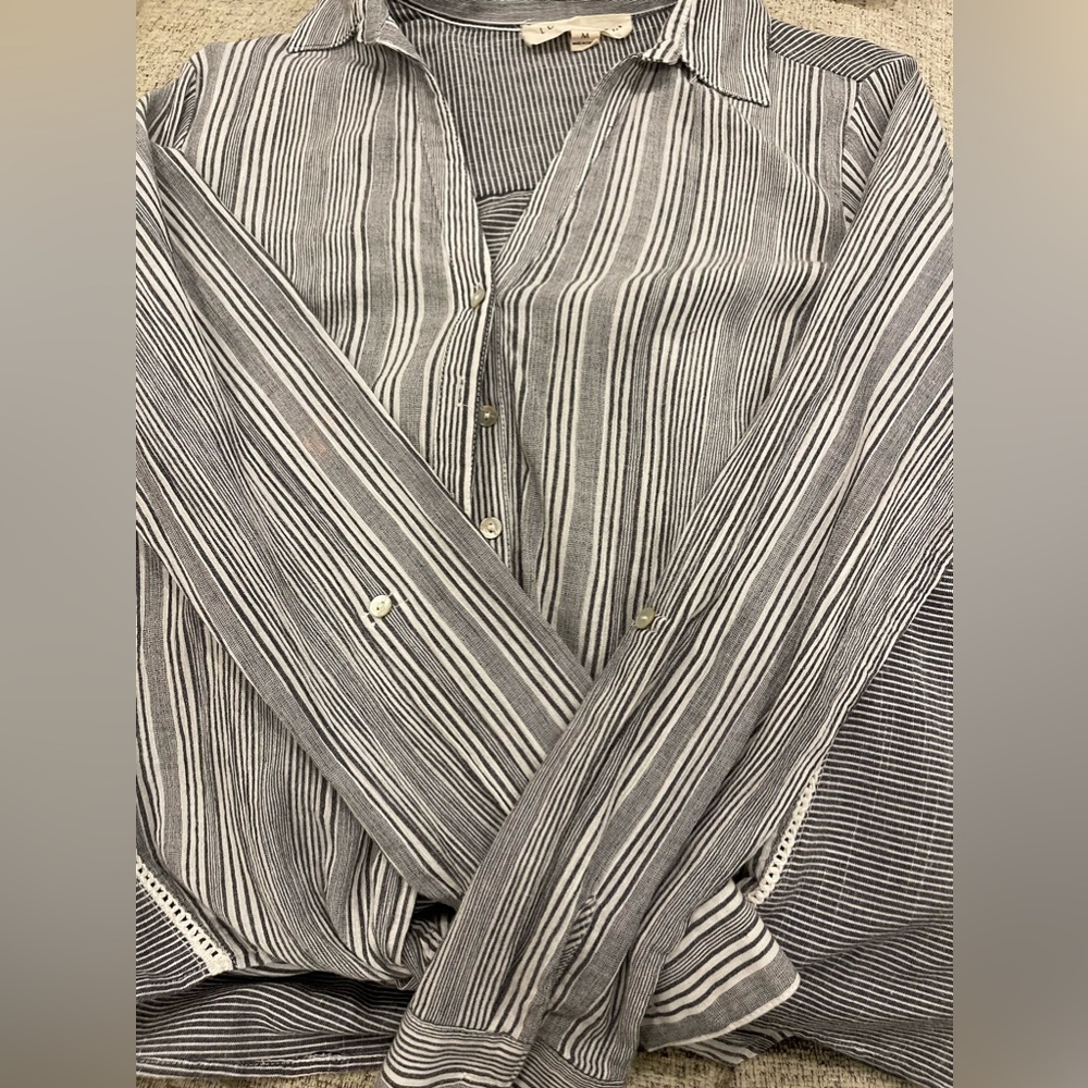 Love stitch black and white button up. Size M